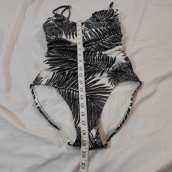 ● Vince Camuto | One Piece Swimsuit. - Picture 5 of 13